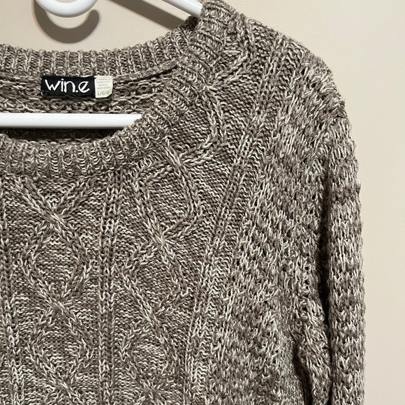 Win.e Sweater, size L - Picture 6 of 7